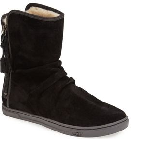 UGG Becky womans 7.5 blk suede sneaker